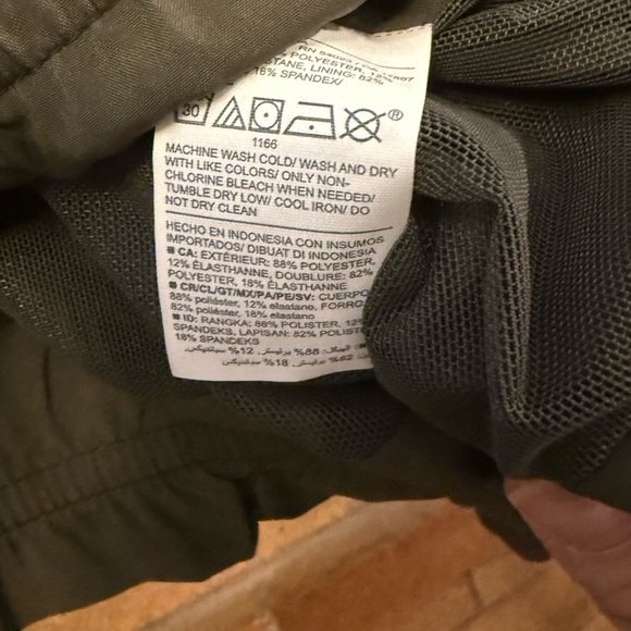 NWT Olive Green Old Navy Women's Crop Activewear Jacket - Picture 4 of 8